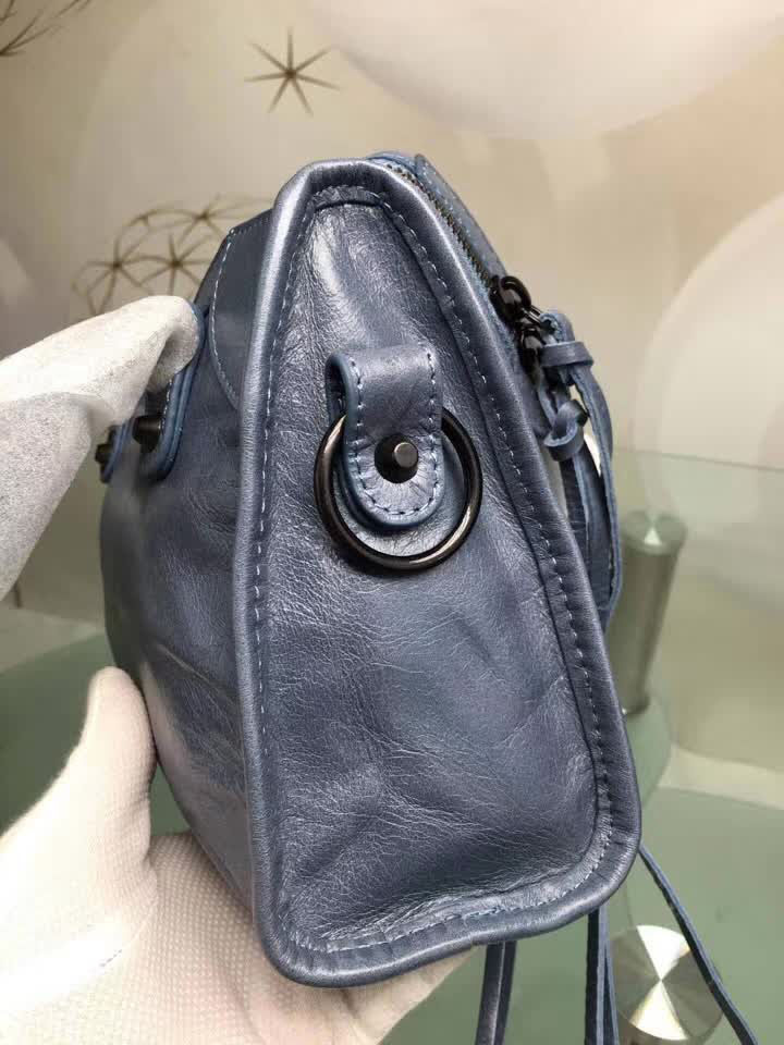 BALENCIAG巴黎世家 經典款 義大利進口原版油蠟頭層牛皮 古銅釘黑色 時尚百搭 手提肩背斜挎包  BL1307